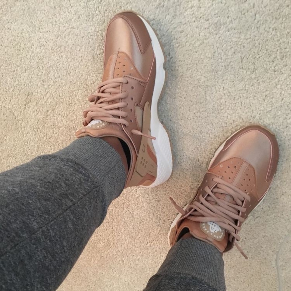 ✨LIKE NEW✨ Limited Edition Nike Run Huaraches